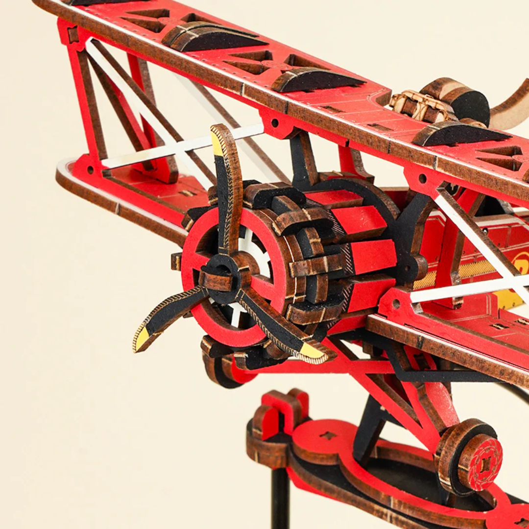 Otevřený kokpit a retro detaily – Sky Captain, kyvadlové letadlo – 3D puzzle ROKR, balanc