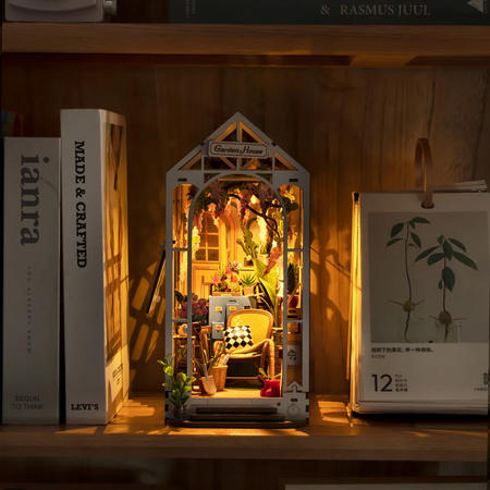 DIY Book Nook - Winter Garden | Rolife