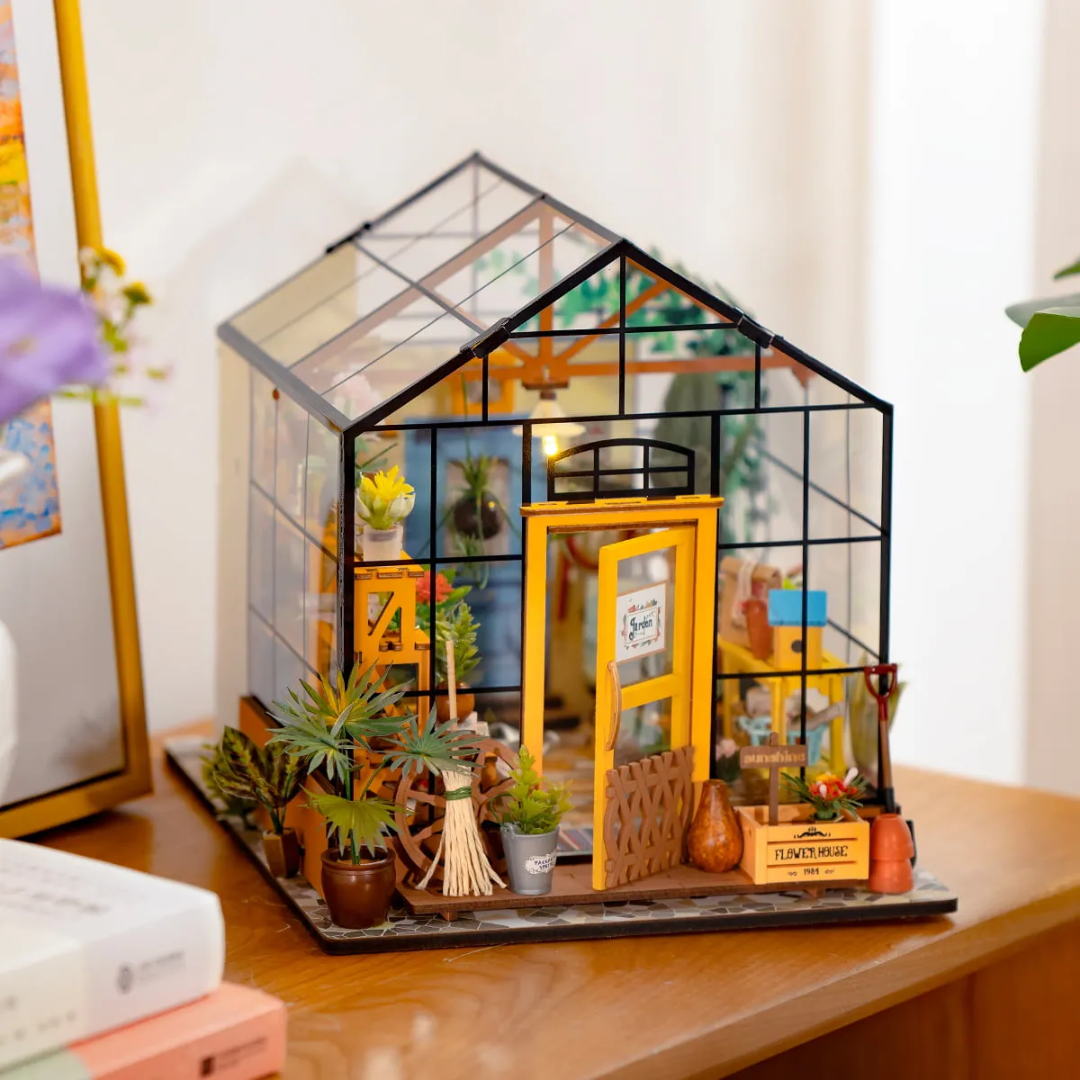 Sestavování jako relax – DIY Miniaturní domeček - Cathy's Flower House| Rolife