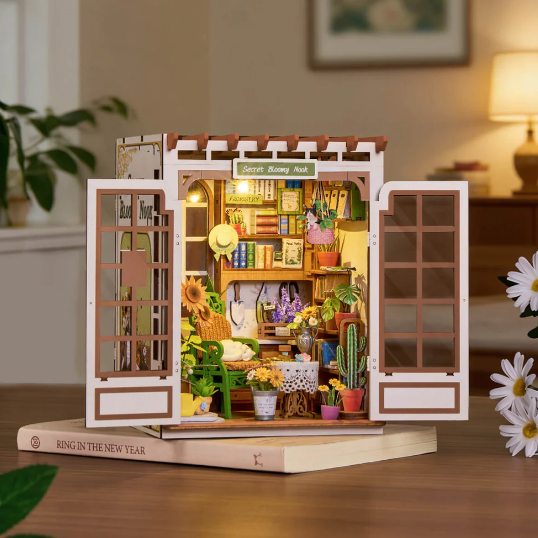 Secret Bloomy Nook – DIY Book Nook Rolife – LED osvětlení po setmění