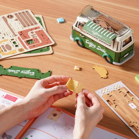 Coffee Truck Leo's – 3D puzzle Rolife, pojízdná kavárna s LED