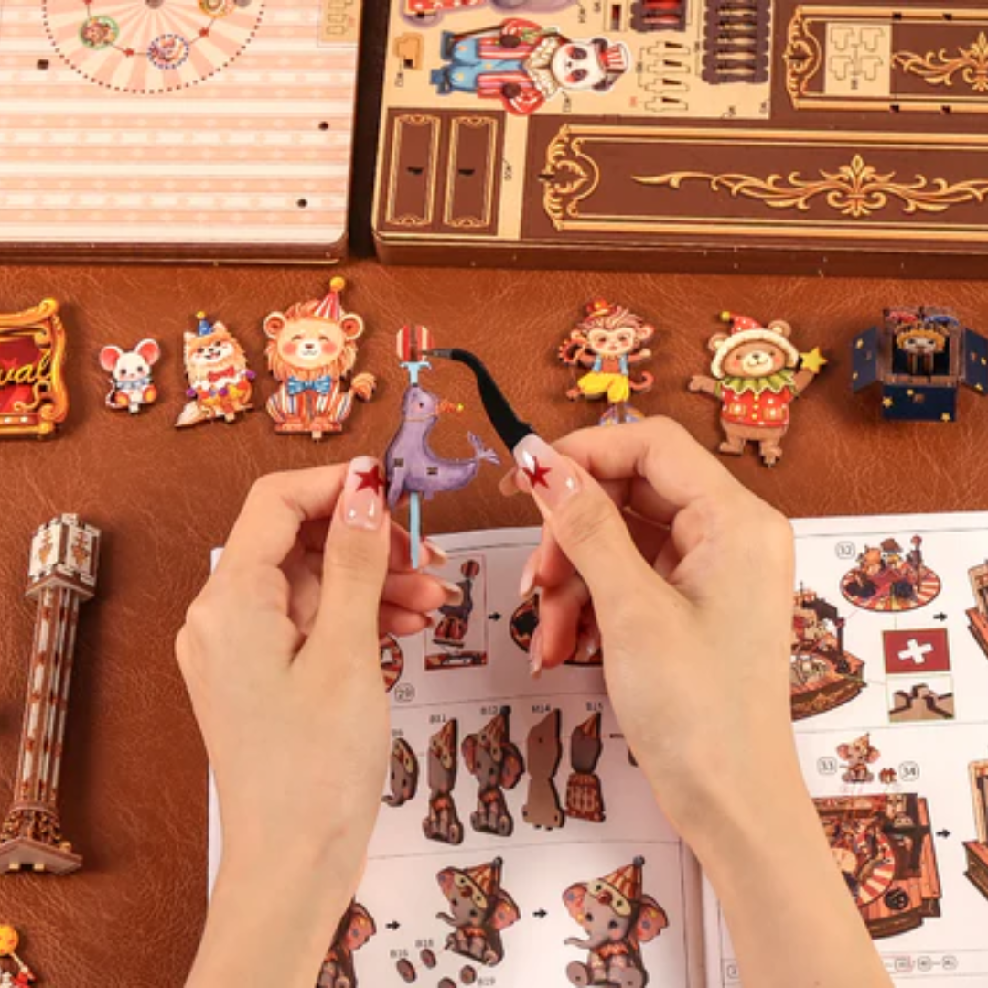 Melodie, která rozzáří pokoj – DIY Domeček miniatur - Cirkus Cutebee