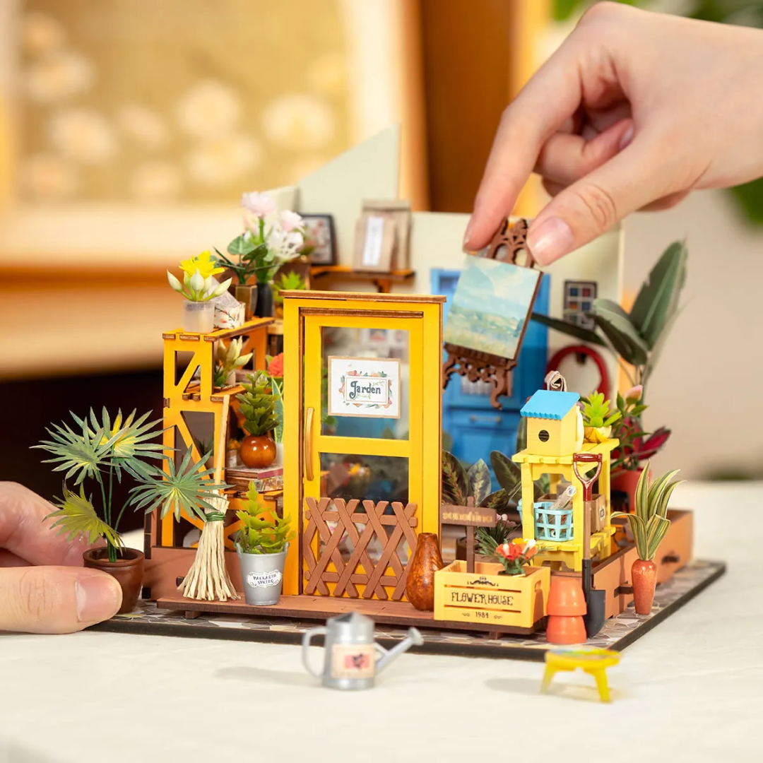 Wow efekt na poličce – DIY Miniaturní domeček - Cathy's Flower House| Rolife