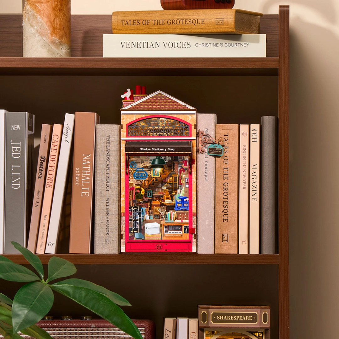 DIY Book Nook - Wisdom Stationery Shop | Rolife – nápad na dárek