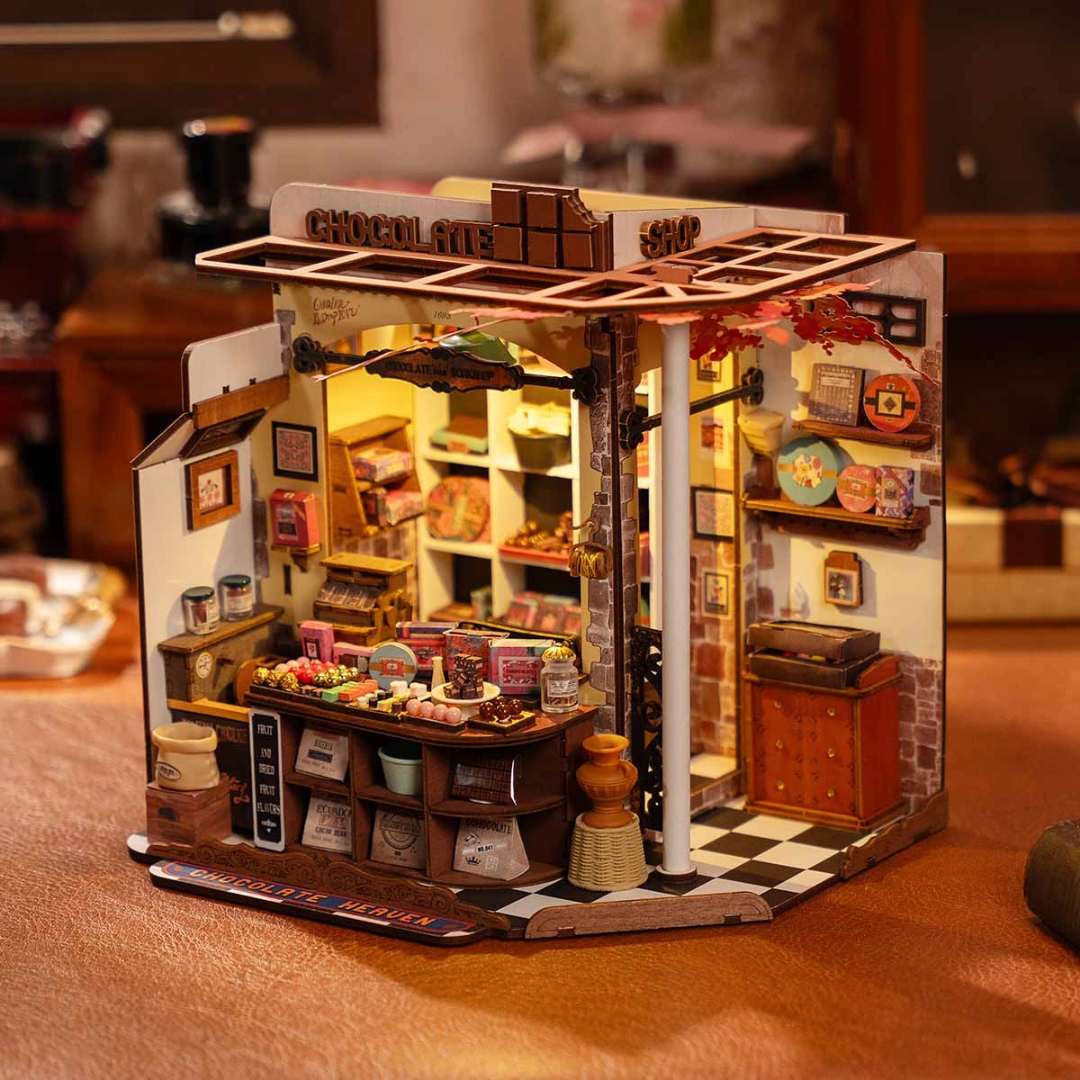 3D mini dům Čokoládovna DG174 – miniaturní obchod s čokoládou, pralinkami a retro pokladnou, DIY stavebnice