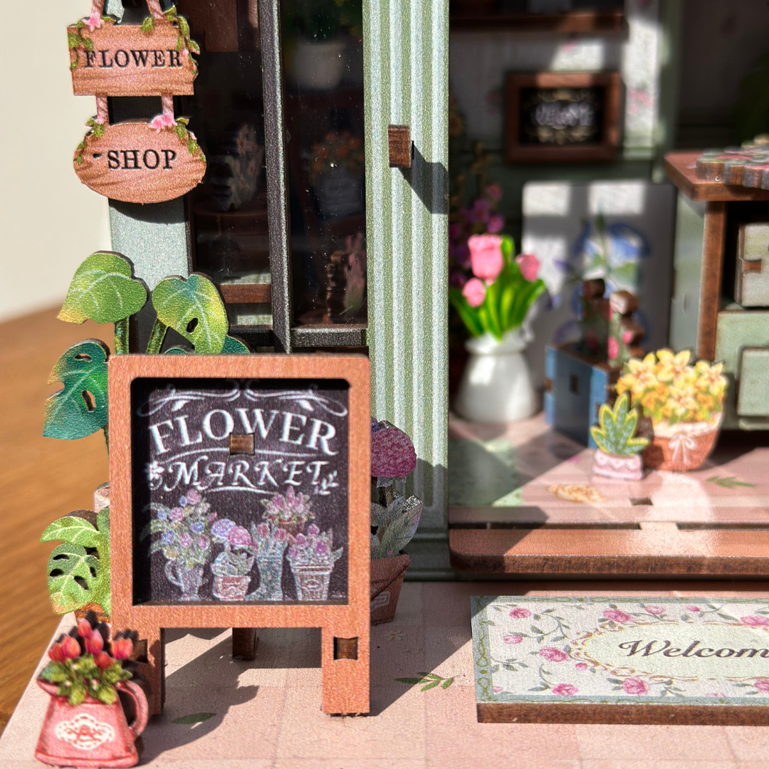 Kouzelné výkladní skříně – DIY Book Nook - Champs-Élysées Florist | Cutebee