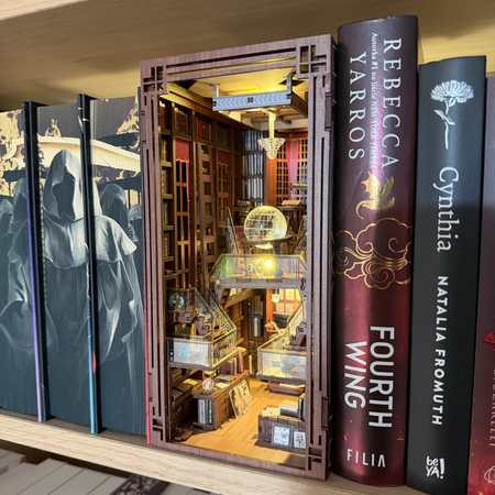DIY Book Nook - Beyond Library | Miniaturní dům