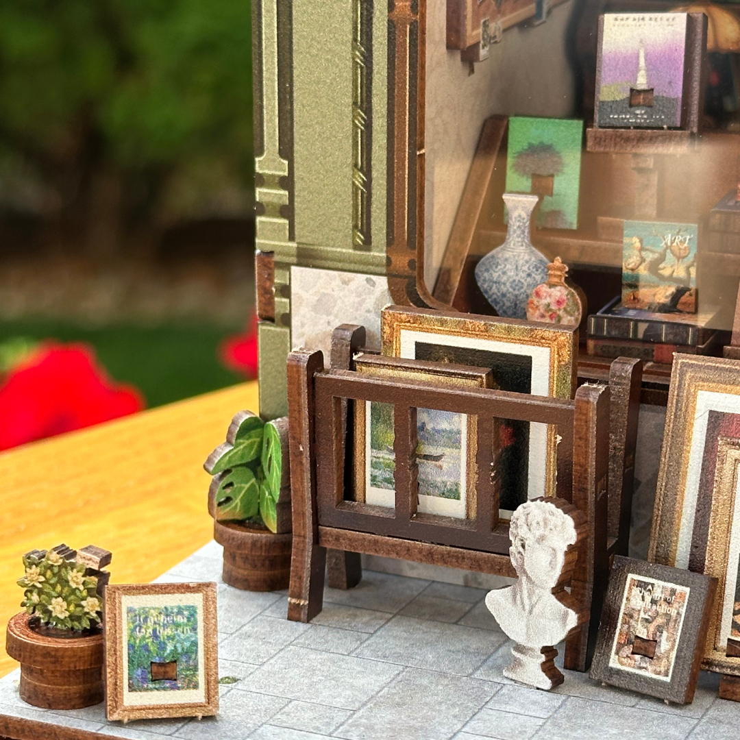 246 dílků, které zapadnou jako puzzle – DIY Book Nook - Gallery Bookstore | Cutebee miniaturní domeček 3D puzzle