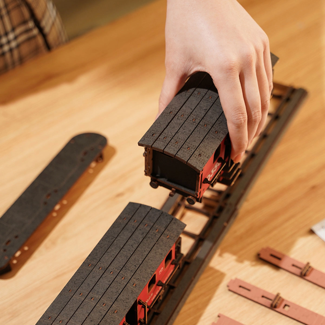 Klasický tvar a proporce – Steam Journey – 3D puzzle Robotime, parní lokomotiva (405 dílků)