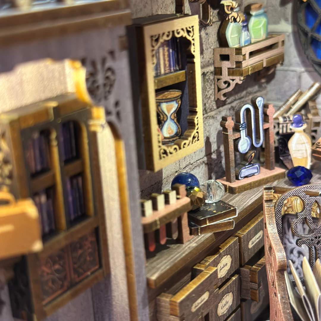 Tajemné zákoutí akademie – DIY Book Nook - Magic School | Cutebee