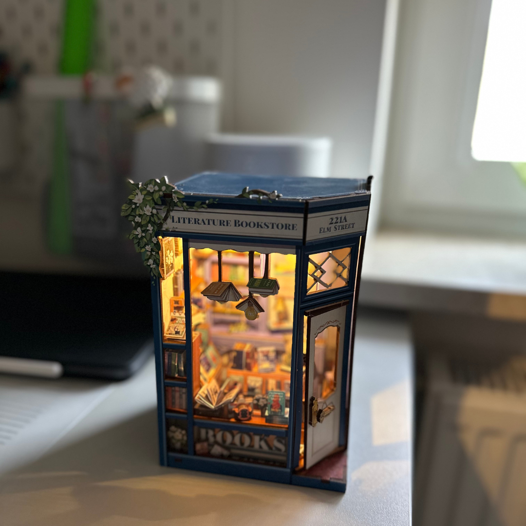 DIY Book Nook - Knihkupectví Literaure | Cutebee – LED osvětlení po setmění