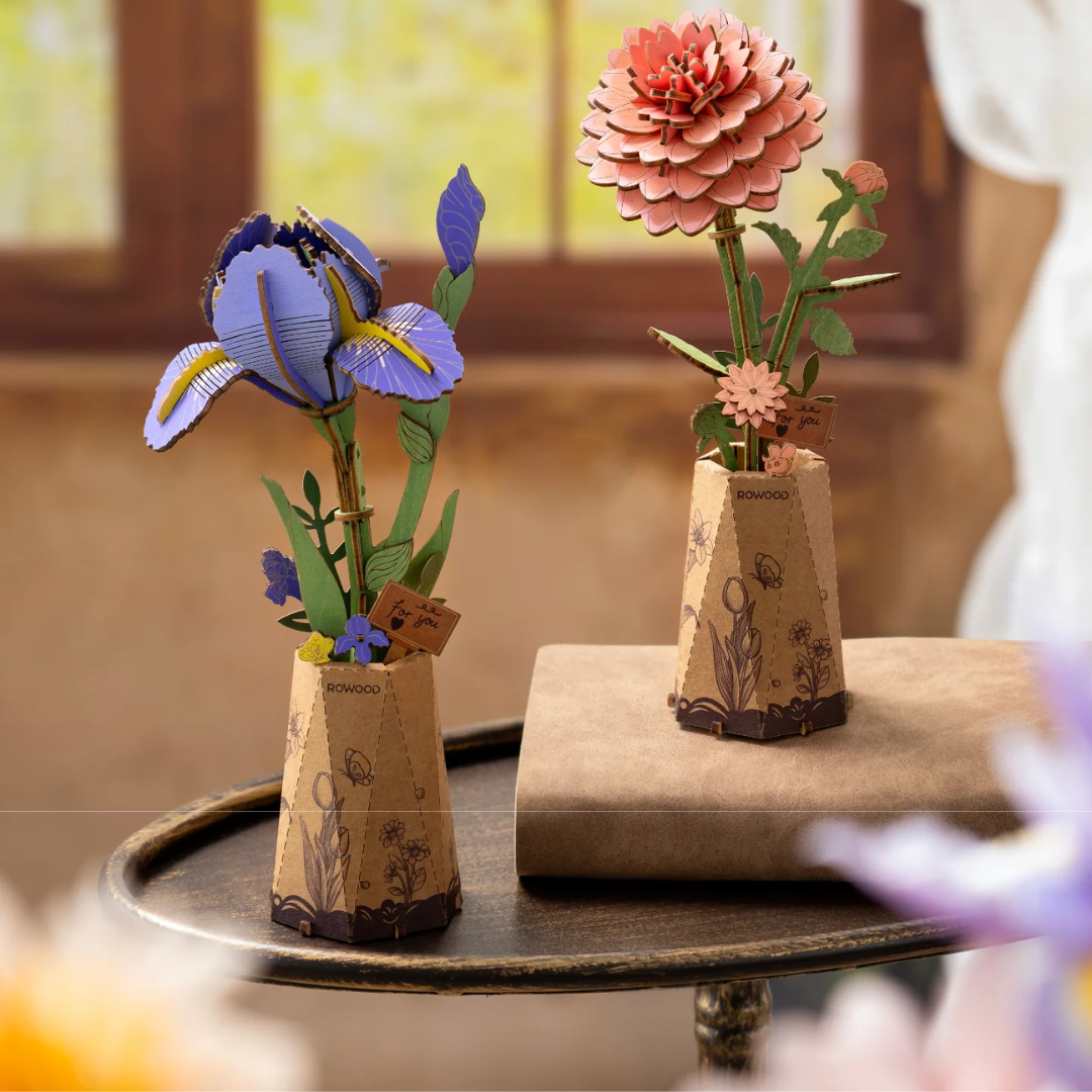 Okvětní lístek po lístku – Pink Dahlia – 3D puzzle Robotime, dřevěná jiřinka ve váze