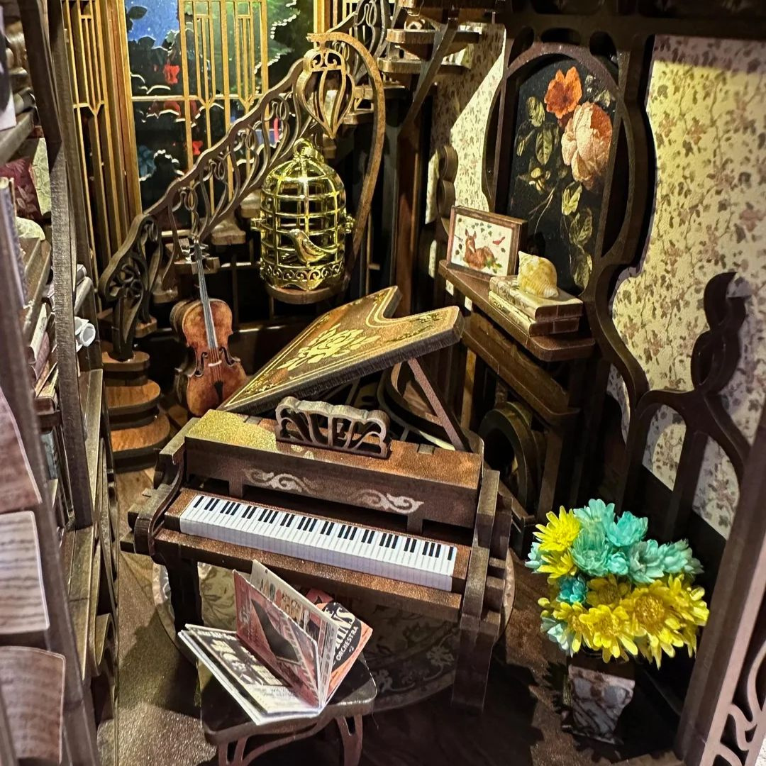 Hodiny klidu při sestavování – DIY Book Nook - Pianista a slavík Pianist with Nightingale | MiniCity