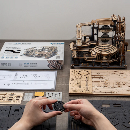 Dřevěná bublinková dráha Puzzle 3D - Mramorové noční město Robotime