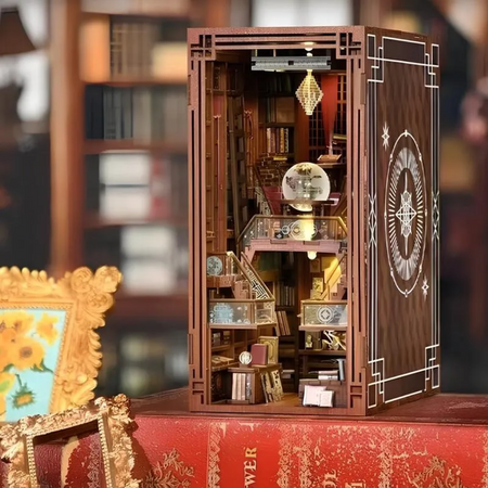 DIY Book Nook - Beyond Library | Miniaturní dům